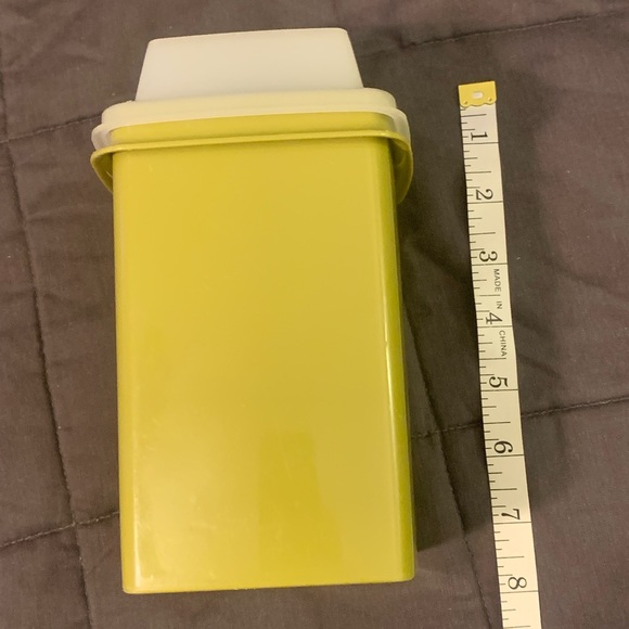 Tupperware pickle container - Picture 4 of 11